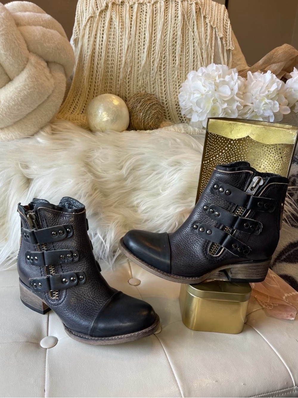 Freebird by Steven Like New “Grecko” Leather Ankle Booties in Distressed Black